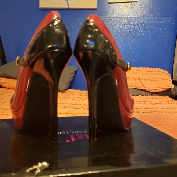 Red heels - Picture 3 of 7
